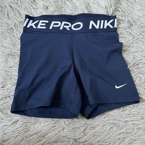 Nike Pro 365
Women's 5" Shorts | SIZE S(4-6)